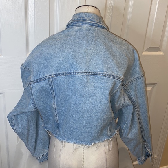 LIKENEW Zara lightwash distressed cropped denim jacket - Picture 3 of 3